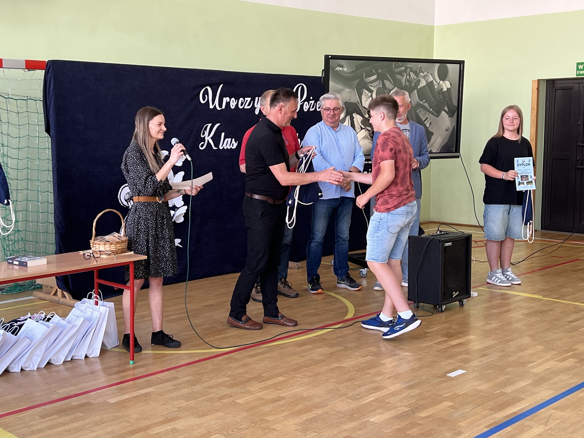 ROZDANIE NAGRÓD I WYRÓŻNIEŃ