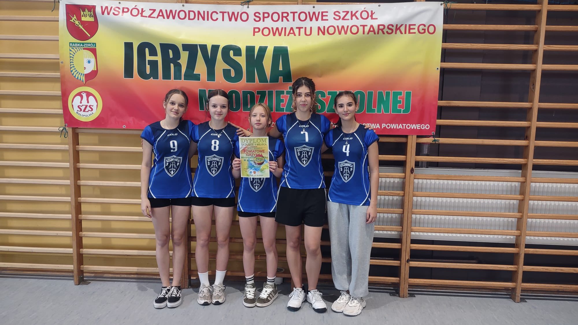 NASZE KOSZYKARKI W CZOŁÓWCE POWIATU