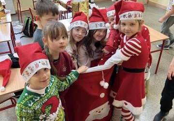 DZIEŃ ŚWIĄTECZNEGO SWETRA