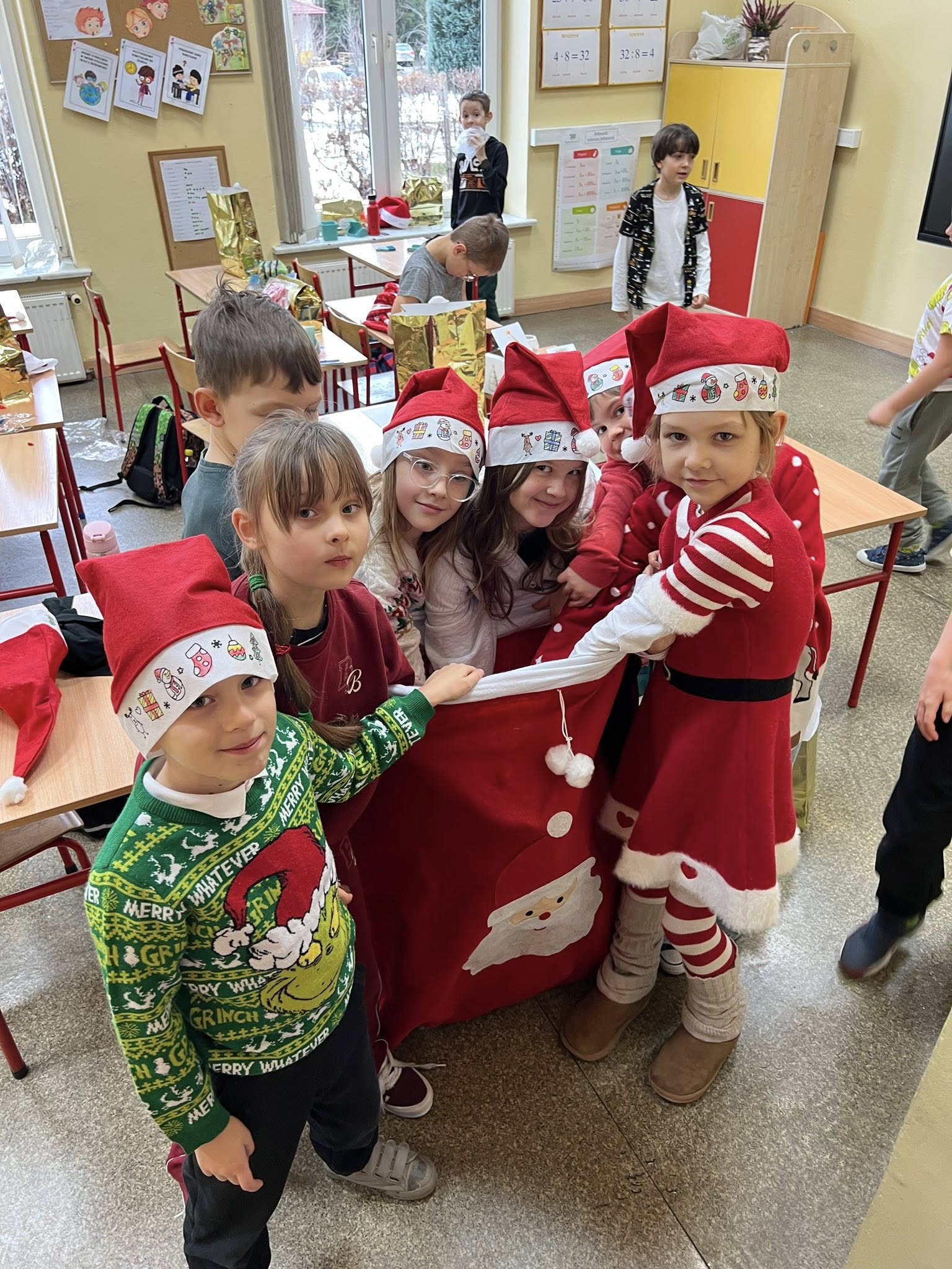 DZIEŃ ŚWIĄTECZNEGO SWETRA